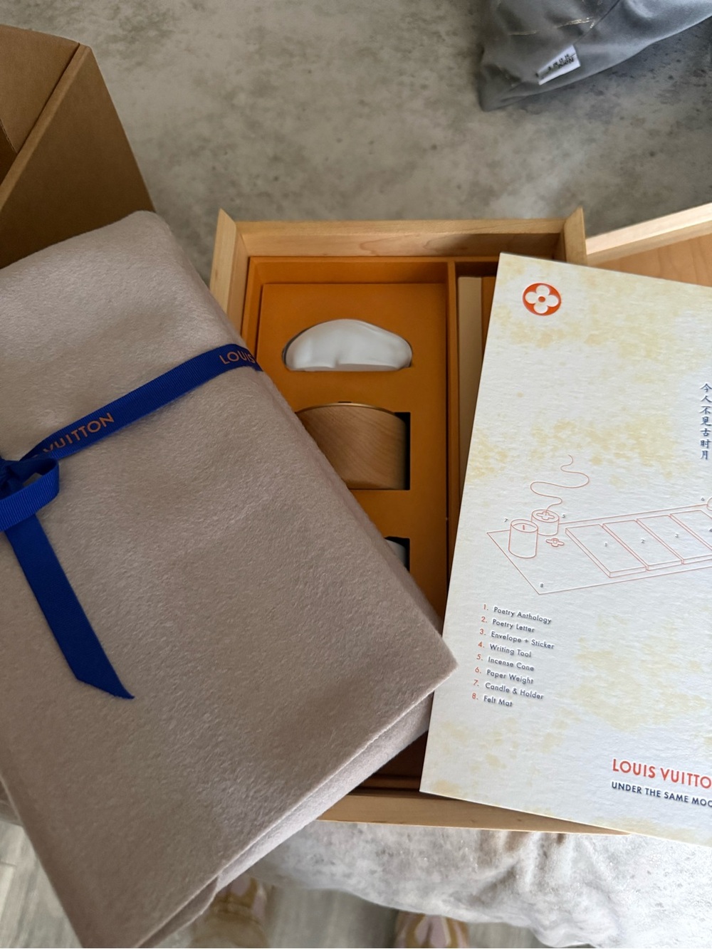 Louis Vuitton 'Under the Same Moon' Gift Set – Blue,Red,Orange & Cream Rare item - Picture 10 of 13